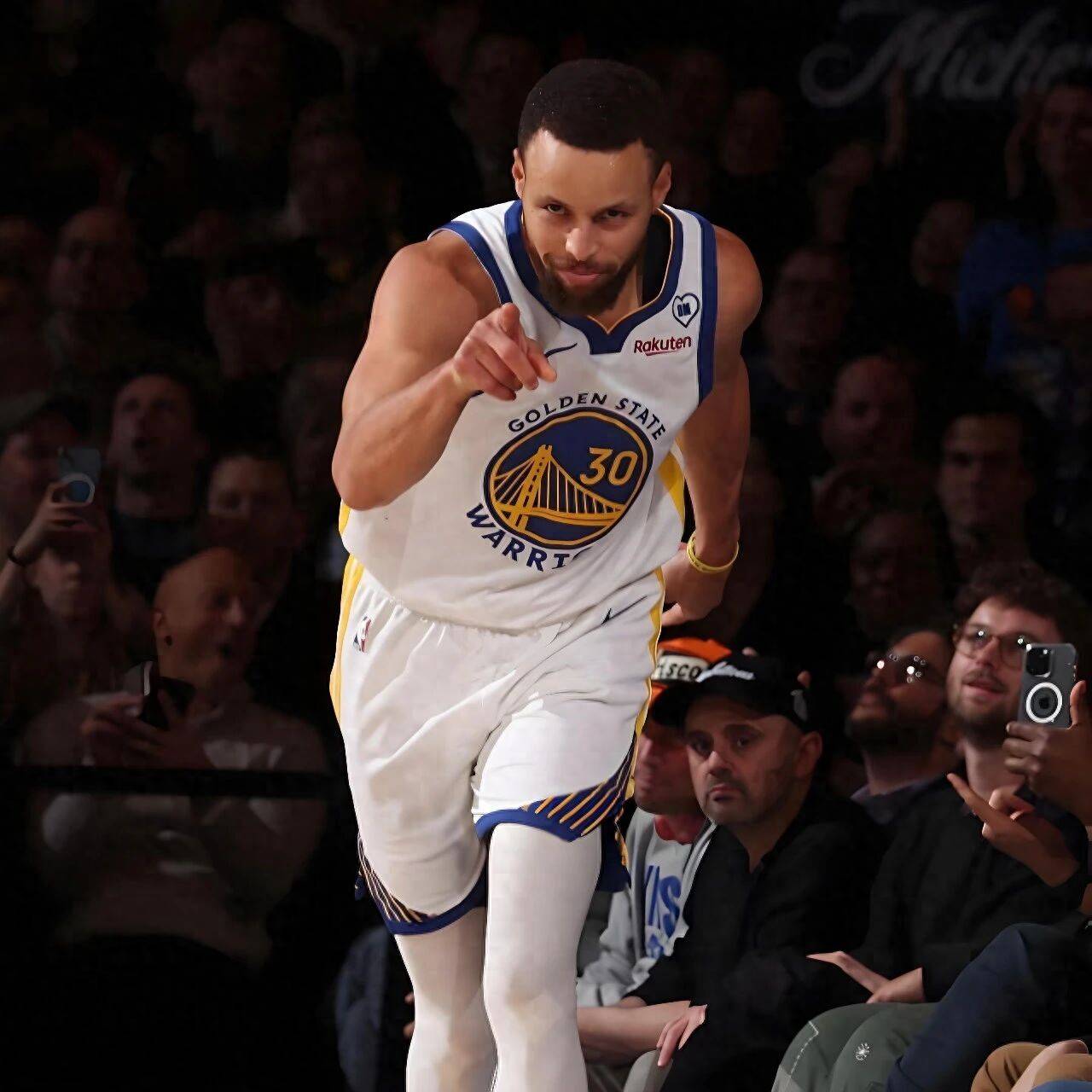 关于詹姆斯在FPX比赛中比分优势明显库里连续七场比赛得分超过官方发布新规，网友：北京首钢窗口期单刀错失的信息官方入口